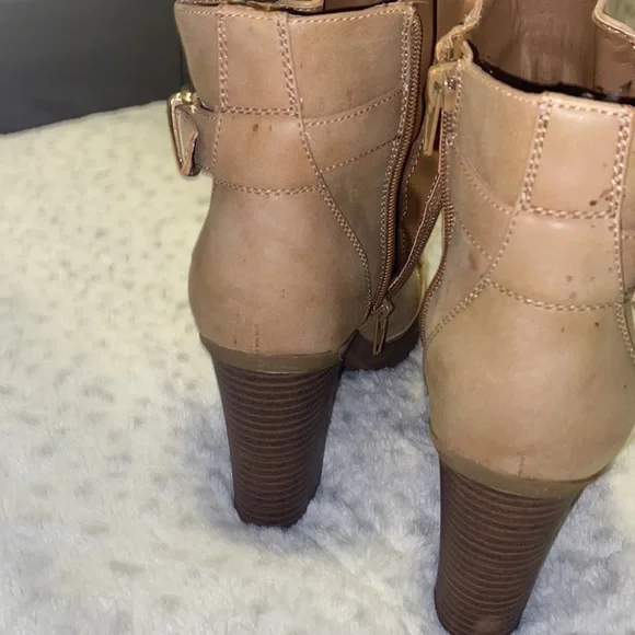 Guess - Picture 4 of 5